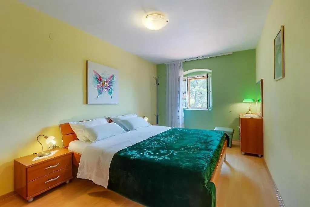 Apartment 4827-2 For 4 Pers In Nerezine