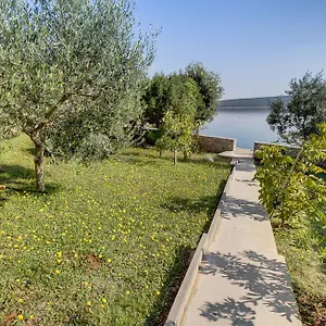 Apartment Del Sole, Nerezine